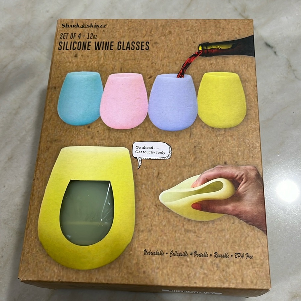 Shark Skinzz Silicone Wine Glasses NWT